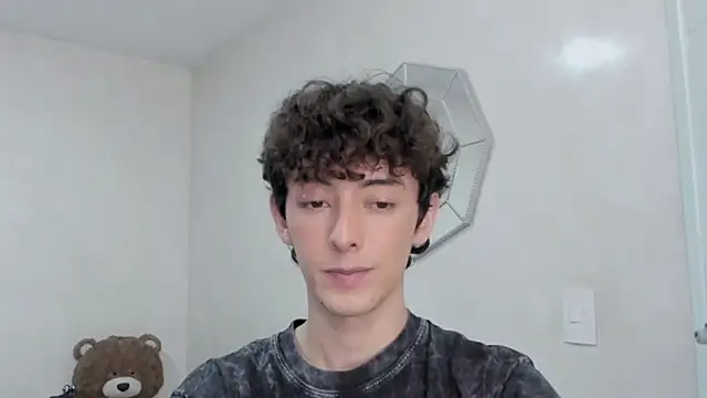 Snapshot of miketwink chatting on February 6, 2026, 2:07 am miketwink online show from February 6, 2026, 2:07 am