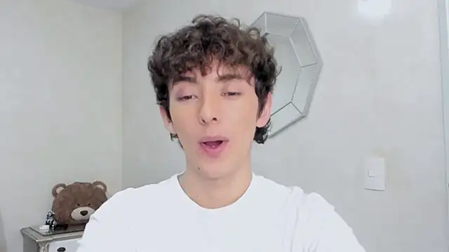 Snapshot of miketwink chatting on February 7, 2026, 4:20 am miketwink online show from February 7, 2026, 4:20 am