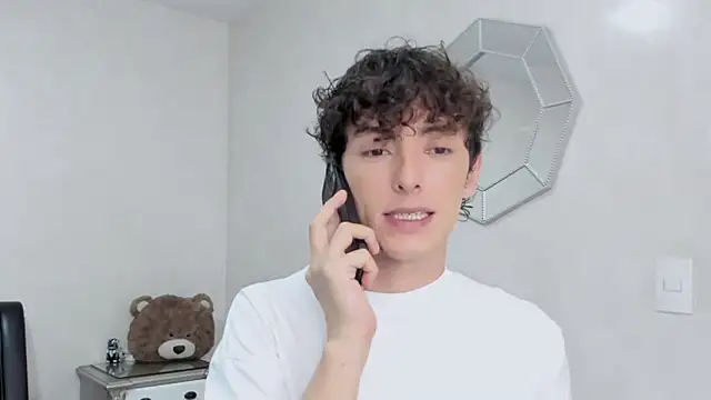 Snapshot of miketwink chatting on February 11, 2026, 11:04 pm miketwink online show from February 11, 2026, 11:04 pm