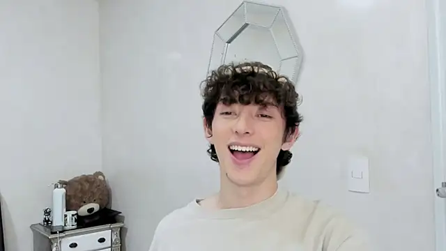 Snapshot of miketwink chatting on February 27, 2026, 2:01 am miketwink online show from February 27, 2026, 2:01 am