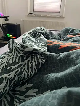 Snapshot of Mo_2003 chatting on February 5, 2025, 12:06 pm Mo 2003 online show from February 5, 2025, 12:06 pm