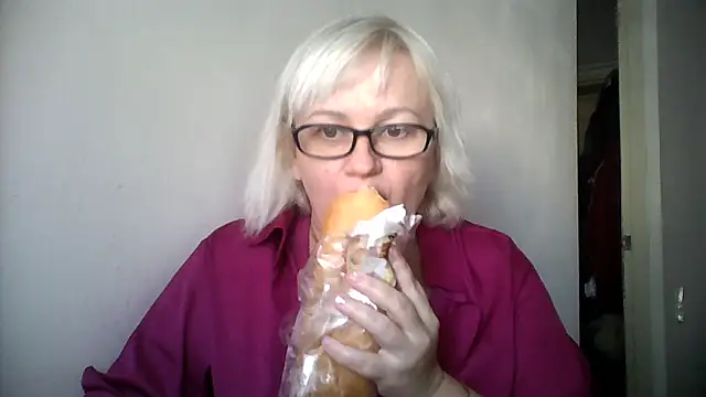 Mayya4321 online show from September 22, 2025, 10:32 am