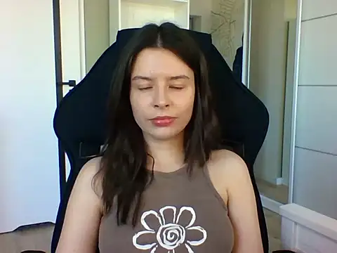 LariceSexy online show from April 1, 2026, 1:41 pm