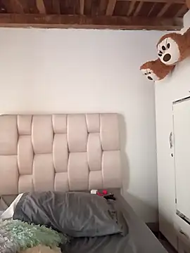 Zaira Rose  online show from April 15, 2026, 6:01 pm