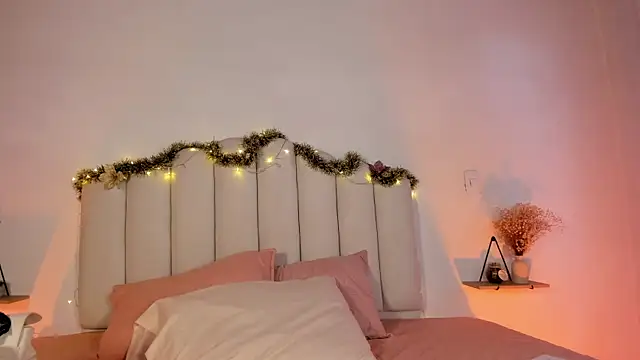 Zaira Rose  online show from December 20, 2025, 1:14 pm