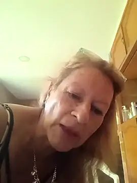 MaryLunna online show from March 4, 2025, 7:11 pm