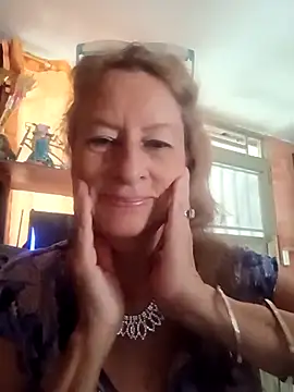 MaryLunna online show from February 25, 2025, 6:33 pm