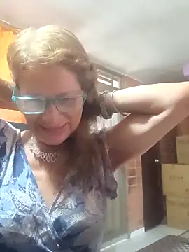 MaryLunna online show from March 16, 2025, 6:44 pm