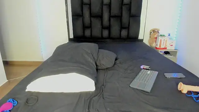 victoriacolin online show from November 13, 2025, 12:14 am