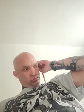 Hippieinwiss online show from April 14, 2026, 8:47 pm