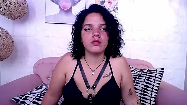 HoneyVelvet online show from February 7, 2025, 6:56 pm