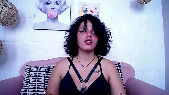 HoneyVelvet online show from February 10, 2025, 7:28 pm