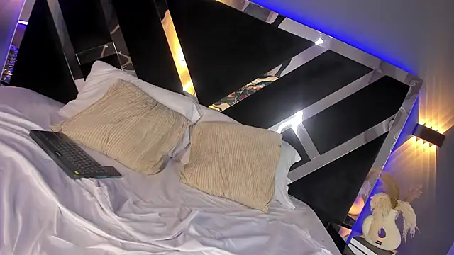 AliDiaz  online show from March 11, 2025, 2:10 am