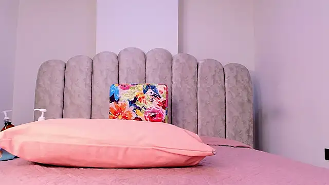 Snapshot of sharlott_miller chatting on January 14, 2026, 11:58 am sharlott miller online show from January 14, 2026, 11:58 am