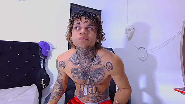 hot man05 online show from November 11, 2025, 9:31 pm