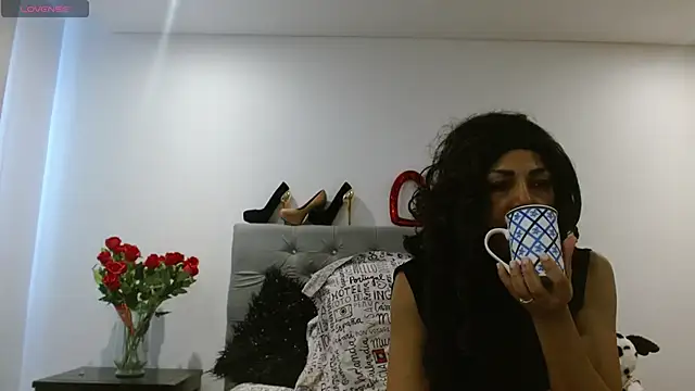 Lunasquirt1985 online show from May 11, 2026, 11:33 am