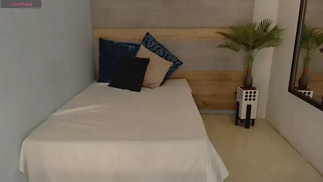 brendathompson  online show from October 17, 2025, 1:42 am