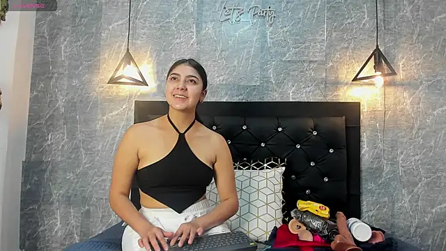 emberhodson online show from October 10, 2025, 11:55 am