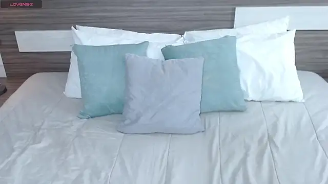 Liiamthompson online show from January 19, 2026, 10:30 am