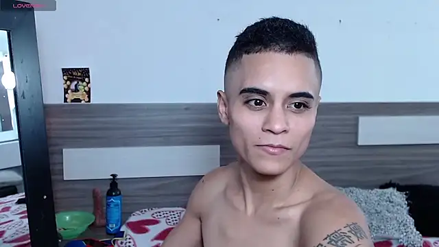 Liiamthompson online show from November 22, 2025, 9:24 pm