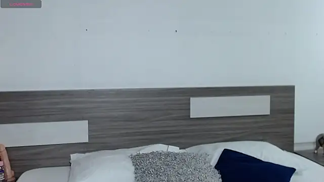 Liiamthompson online show from January 11, 2026, 11:06 am