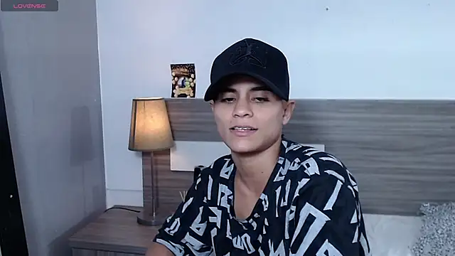 Liiamthompson online show from November 29, 2025, 9:53 am