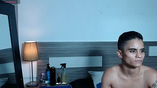 Liiamthompson online show from December 5, 2025, 9:41 am