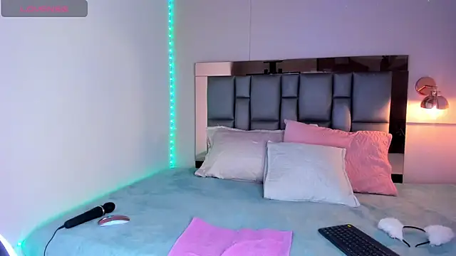 SofiArias online show from November 4, 2025, 8:45 pm