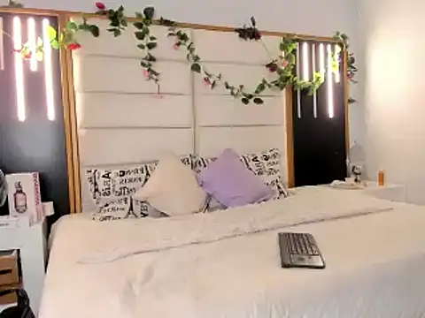 SofiArias online show from March 12, 2025, 4:02 pm