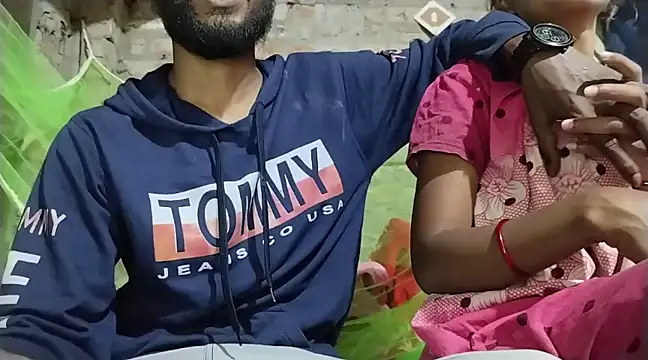 Snapshot of Multiple121 chatting on March 8, 2025, 10:43 am Multiple121 online show from March 8, 2025, 10:43 am