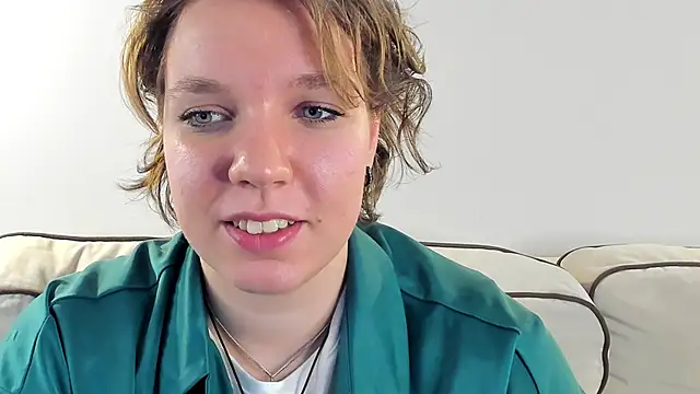 Snapshot of EdaGambee chatting on February 4, 2025, 2:21 pm EdaGambee online show from February 4, 2025, 2:21 pm