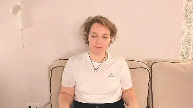 Snapshot of EdaGambee chatting on February 5, 2025, 5:31 pm EdaGambee online show from February 5, 2025, 5:31 pm