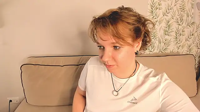 Snapshot of EdaGambee chatting on February 5, 2025, 8:35 pm EdaGambee online show from February 5, 2025, 8:35 pm