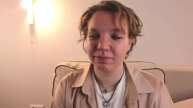 Snapshot of EdaGambee chatting on February 3, 2025, 8:35 pm EdaGambee online show from February 3, 2025, 8:35 pm