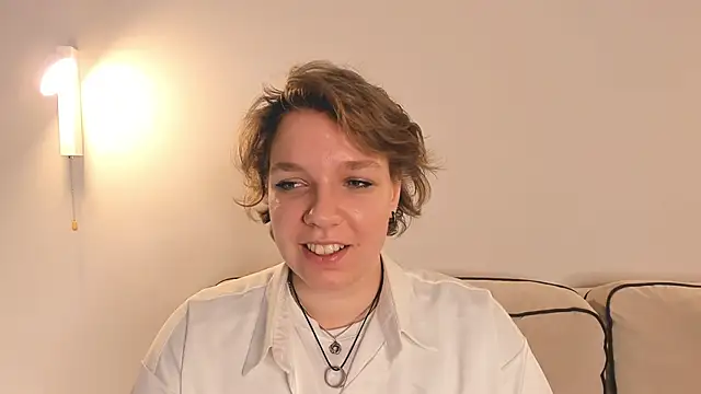 Snapshot of EdaGambee chatting on February 5, 2025, 2:26 pm EdaGambee online show from February 5, 2025, 2:26 pm