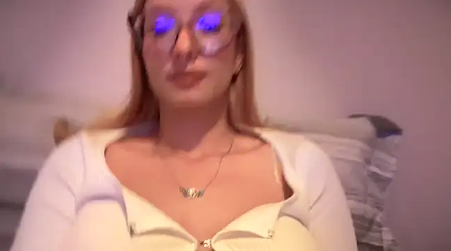 Snapshot of Mermaid-hana chatting on February 8, 2025, 1:32 am Mermaid-hana online show from February 8, 2025, 1:32 am