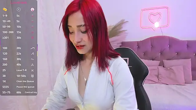 palmerfox tay online show from September 17, 2025, 3:19 am