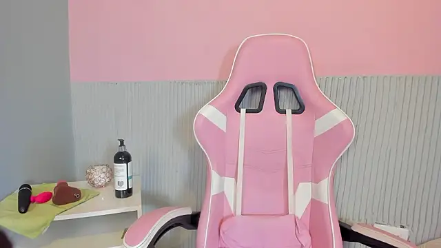 yeikafoxy online show from March 15, 2026, 11:28 am