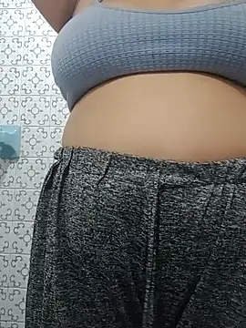Snapshot of alexandraluv chatting on October 5, 2025, 4:42 pm alexandraluv online show from October 5, 2025, 4:42 pm