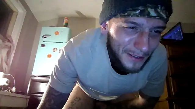 cruz815 online show from April 22, 2026, 4:19 am