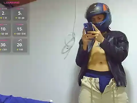 Keiviid online show from April 12, 2026, 2:26 am