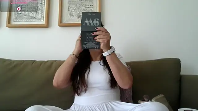 Snapshot of MirandaLatinaLovely chatting on April 16, 2026, 5:14 pm MirandaLatinaLovely online show from April 16, 2026, 5:14 pm