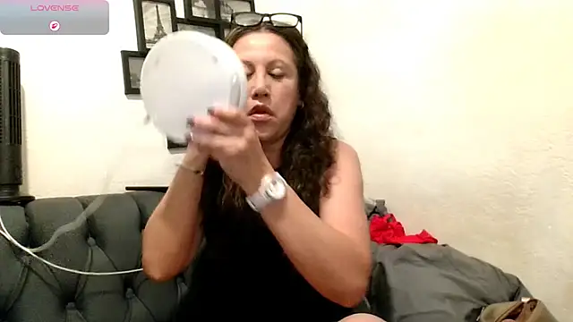 Snapshot of MirandaLatinaLovely chatting on April 12, 2026, 5:05 pm MirandaLatinaLovely online show from April 12, 2026, 5:05 pm