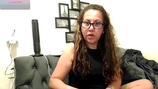 Snapshot of MirandaLatinaLovely chatting on April 2, 2026, 6:36 pm MirandaLatinaLovely online show from April 2, 2026, 6:36 pm