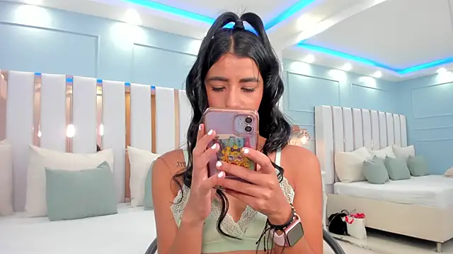 eva roseee online show from October 17, 2025, 9:27 pm