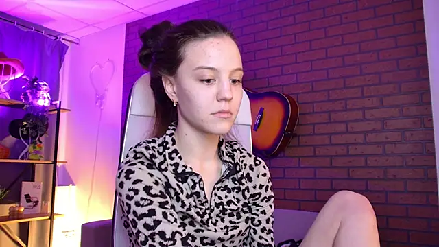 MilaStoyne online show from December 17, 2025, 7:35 am