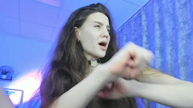 MilaStoyne online show from December 19, 2025, 7:22 am