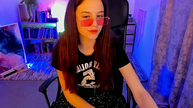 Snapshot of MilaStoyne chatting on March 11, 2025, 8:30 am MilaStoyne online show from March 11, 2025, 8:30 am