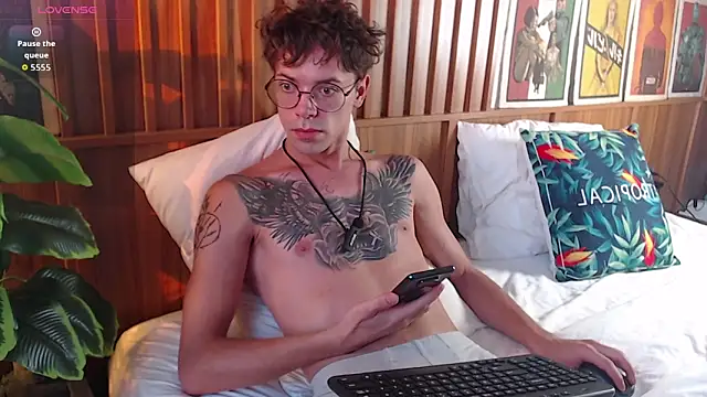 Snapshot of William_Henry_ chatting on June 14, 2026, 10:22 pm William Henry online show from June 14, 2026, 10:22 pm
