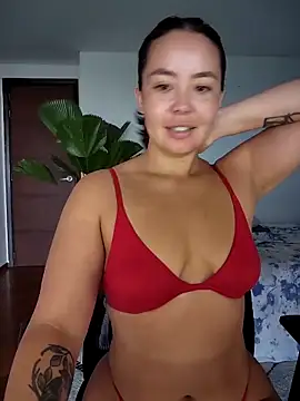 Snapshot of RenEnvy chatting on March 18, 2025, 2:17 pm RenEnvy online show from March 18, 2025, 2:17 pm